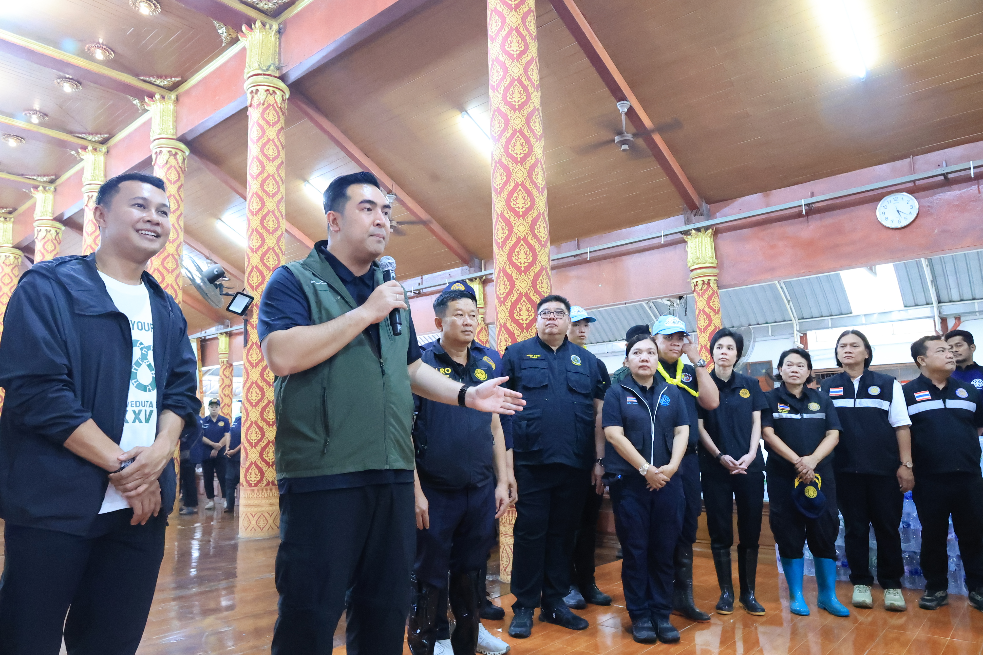 title - ส.ป.ก. ติดตามรมช.เกษตรฯ ช่วยเหลือพี่น้องผู้ประสบอุทกภัย ในเขตจังหวัดปทุมธานี